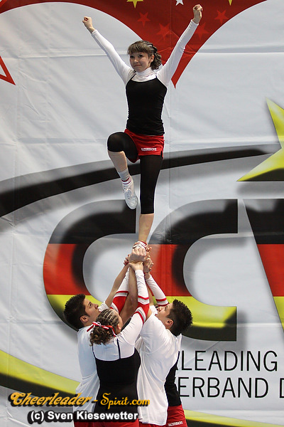 ../Images/Fursty Razorbacks Coed Groupstunt_025.jpg